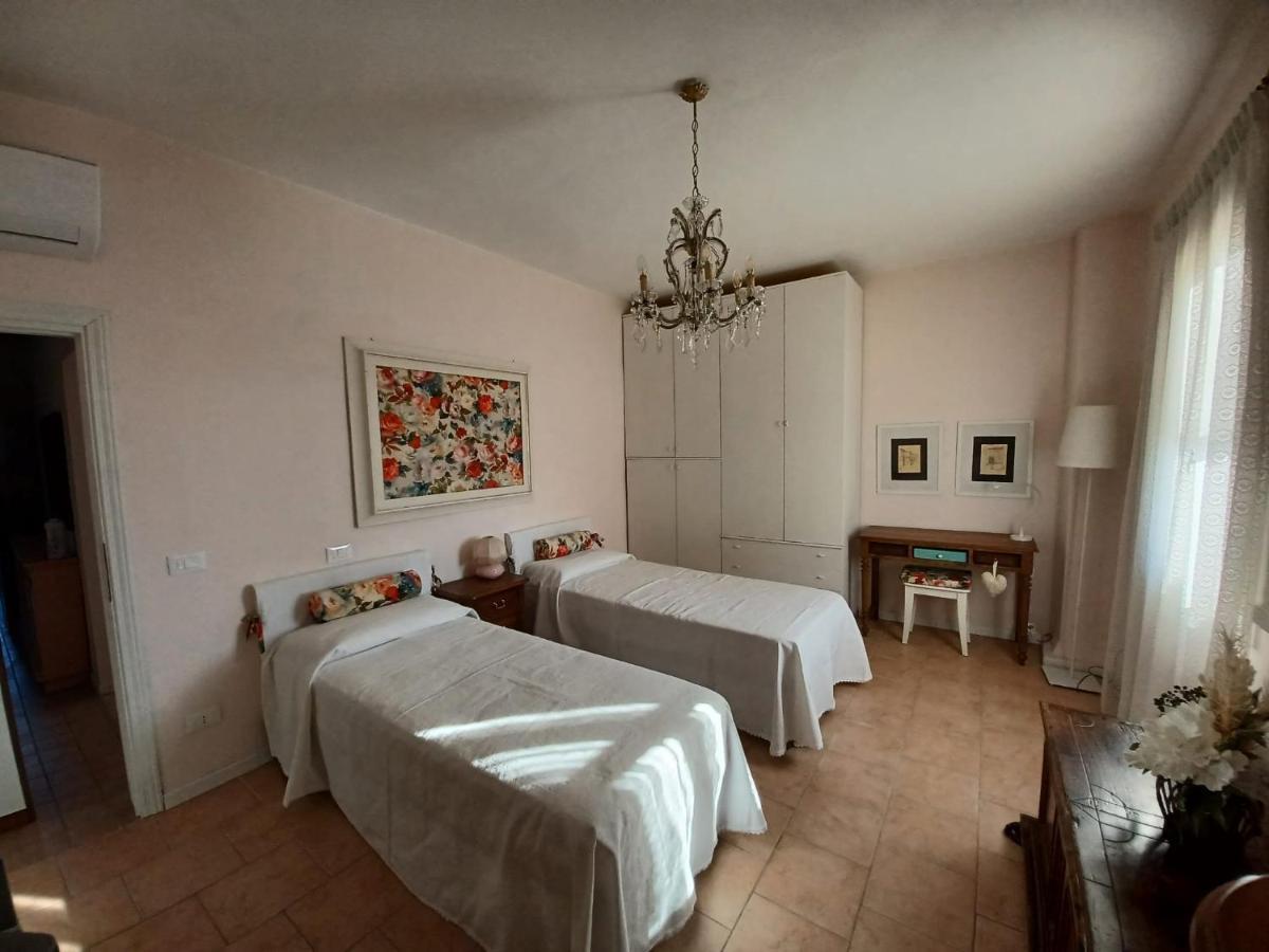 Casa Vacanze L'Acquerello Lari Exterior foto