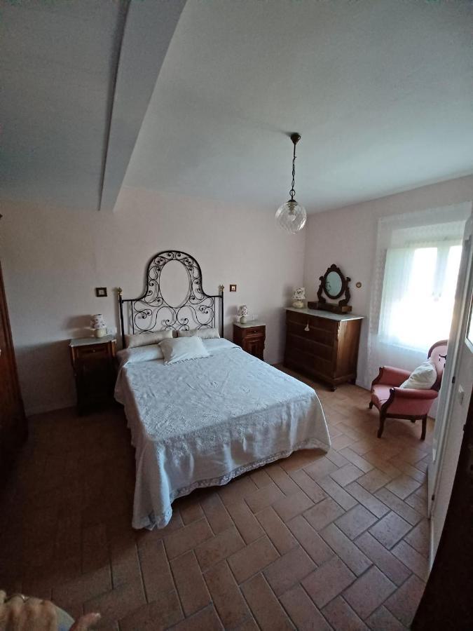 Casa Vacanze L'Acquerello Lari Exterior foto